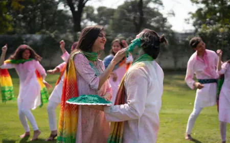 दुनिया के रंग और होली 