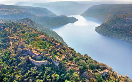 राजस्थान के शेरगढ़ पहाड़ी पर जैन पुरावशेष