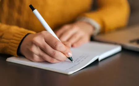 वर्तमान लेखन और पूर्वाग्रह