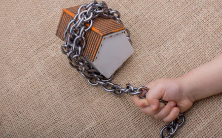 घर की जंजीरें