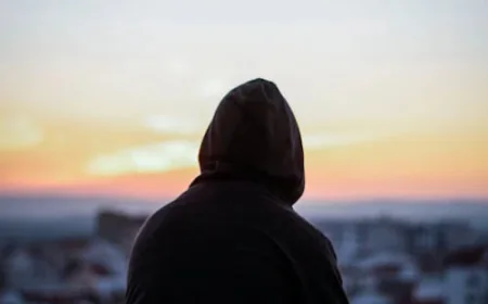 ख़ामोशी ख़ुद अपनी सदा हो