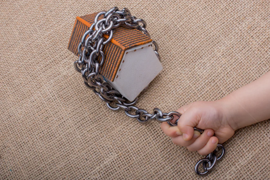 घर की जंजीरें