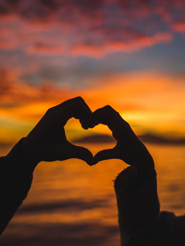 Top 10 Shayari: बड़े शायरों की बेहतरीन शायरियां